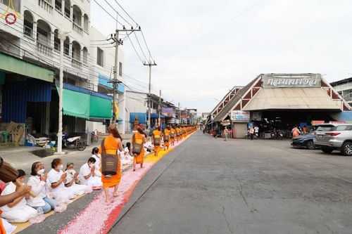 ภาพ No.68913:พิธีต้อนรับพระธรรมยาตรา ในโครงการธรรมยาตรากตัญญูบูชา มหาปูชนียาจารย์ พระมงคลเทพมุนี(สด จนฺทสโร) พระผู้ปราบมาร อนุสรณ์สถาน 7 แห่ง ปีที่ 11 วันที่ 3 มกราคม พ.ศ. 2566 ณ อนุสรณ์สถานมหาวิหารพระมงคลเทพมุนี จ.สุพรรณบุรี