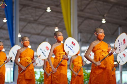 ภาพ No.85268:พิธีมุทิตาสักการะพระภิกษุ ผู้สอบได้เปรียญธรรม ๙ ประโยคระดับโลก, พิธีมอบโล่เกียรติยศและทุนการศึกษา สำนักเรียนบาลีดีเด่นทั่วประเทศ ในวันสมาธิโลก อาทิตย์ที่ 6 สิงหาคม พ.ศ. 2566 ณ สภาธรรมกายสากล วัดพระธรรมกาย