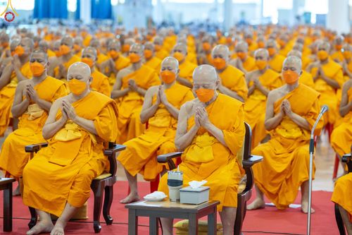 ภาพ No.83004:พิธีตักบาตร ณ บ้านแก้วเรือนทองคุณยายอาจารย์ฯ พิธีบูชาข้าวพระ ณ สภาธรรมกายสากล วัดพระธรรมกาย ในวันอาทิตย์ต้นเดือนที่ 2 ก.ค. พ.ศ.2566