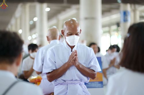 ภาพ No.84138:พิธีเวียนประทักษิณ พิธีวันทาเจดีย์ พิธีขอขมา และมอบผ้าไตร  ในโครงการบรรพชาอุปสมบทหมู่ธรรมทายาทรุ่นเข้าพรรษา และโครงการบรรพชาสามเณรโรงเรียนนานาชาติ รุ่นที่12 ในวันเสาร์ที่ 22 กรกฎาคม พ.ศ. 2566