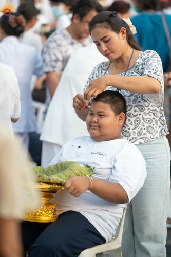 ภาพ No.78480:พิธีตัดปอยผม โครงการหน่อแก้วเปรียญธรรมรุ่นที่ 11  วันที่ 26 มีนาคม พ.ศ.2566  ณ หมู่กุฏิสามเณร อาคารค่ายจองแชมป์ วัดพระธรรมกาย