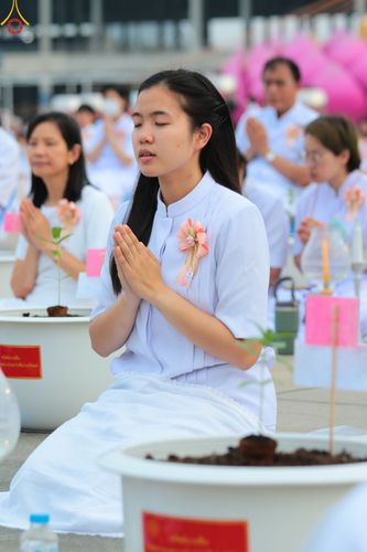 ภาพ No.90141:พิธีปลูกทรัพย์บานชื่น  เนื่องใน 139 ปี วันคล้ายวันเกิดด้วยรูปกายเนื้อ พระมงคลเทพมุนี (สด จนฺทสโร) พระผู้ปราบมาร วันอังคารที่ 10 ตุลาคม พ.ศ. 2566 ณ วัดพระธรรมกาย จ.ปทุมธานี