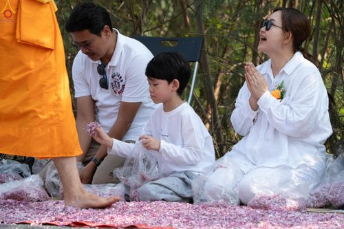 ภาพ No.299409:วันที่ 18 มกราคม พ.ศ. 2569 พิธีต้อนรับพระธรรมยาตรา ณ อนุสรณ์สถานลำดับที่ 5 สถานที่เผยแผ่วิชชาธรรมกายครั้งแรก อนุสรณ์สถานบางปลา วัดบางปลา อำเภอบางเลน จังหวัดนครปฐม ในโครงการธรรมยาตรา กตัญญูบูชา มหาปูชนียาจารย์ พระมงคลเทพมุนี(สด จนฺทสโร) พระผู้ปราบมาร อนุส