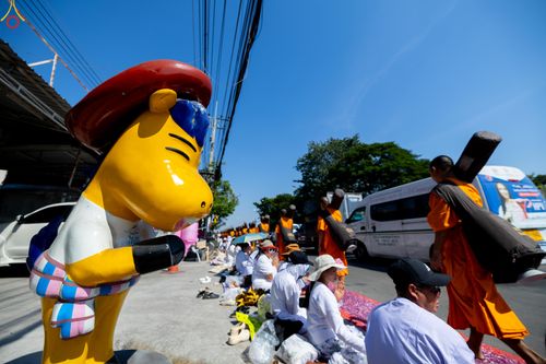 ภาพ No.304196:วันที่ 25 มกราคม พ.ศ. 2569 พิธีต้อนรับพระธรรมยาตรา  รร.สามัคคีราษฏร์บำรุง-วัดพระธรรมกาย ในโครงการธรรมยาตรา กตัญญูบูชา มหาปูชนียาจารย์ พระมงคลเทพมุนี(สด จนฺทสโร) พระผู้ปราบมาร อนุสรณ์สถาน 7 แห่ง ปีที่ 14