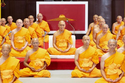 ภาพ No.330796:วันวิสาขบูชา อาทิตย์ที่ 31 พฤษภาคม พ.ศ.2569 พิธีบรรพชาสามเณรอุบาสก 11 ท่าน , พิธีถวายบาตรผ้าไตร และจตุปัจจัยไทยธรรม แด่สามเณร , พิธีอุปสมบทอุทิศชีวิต , พิธีกล่าวคำกัปปิยภัณฑ์  ณ อุโบสถพระไตรปิฎก วัดพระธรรมกาย จังหวัดปทุมธานี