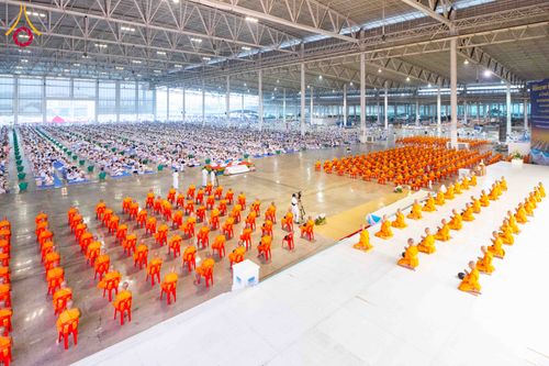 ภาพ No.308183:วันที่ 1  กุมภาพันธ์ พ.ศ. 2569 พิธีตักบาตรข้าวสารอาหารแห้ง ณ บ้านแก้วเรือนทองคุณยาย สภาธรรมกายสากล วัดพระธรรมกาย