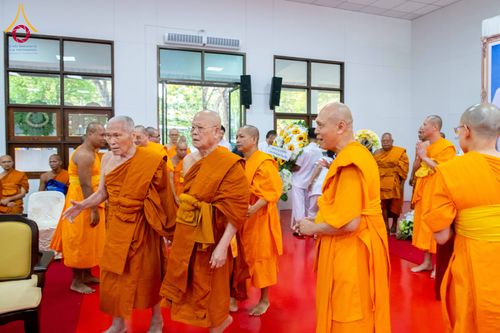 ภาพ No.314421:วันพฤหัสบดีที่ 19 มีนาคม พ.ศ. 2569 พิธีบำเพ็ญกุศล คุณพ่อณรงค์ จินตมากุล โยมบิดา พระครูปลัดรัตนวีรวัฒน์ (รังสฤษดิ์ อิทฺธิจินตโก) ที่ปรึกษาเจ้าคณะจังหวัดปทุมธานี เจ้าอาวาสวัดพระธรรมกาย  ณ ห้องปลูกศรัทธา 2 วัดพระธรรมกาย ปทุมธานี