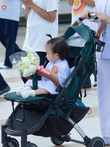 ภาพ No.84089:พิธีเวียนประทักษิณ พิธีวันทาเจดีย์ พิธีขอขมา และมอบผ้าไตร  ในโครงการบรรพชาอุปสมบทหมู่ธรรมทายาทรุ่นเข้าพรรษา และโครงการบรรพชาสามเณรโรงเรียนนานาชาติ รุ่นที่12 ในวันเสาร์ที่ 22 กรกฎาคม พ.ศ. 2566