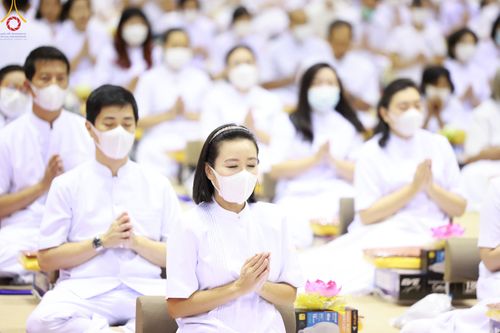 ภาพ No.84478:พิธีถวายผ้าอาบน้ำฝนและประทีปโคมไฟ ในวันอาสาฬหบูชา ณ ห้องแก้วสารพัดนึก 1 วัดพระธรรมกาย วันอังคารที่ 1 สิงหาคม พ.ศ. 2566