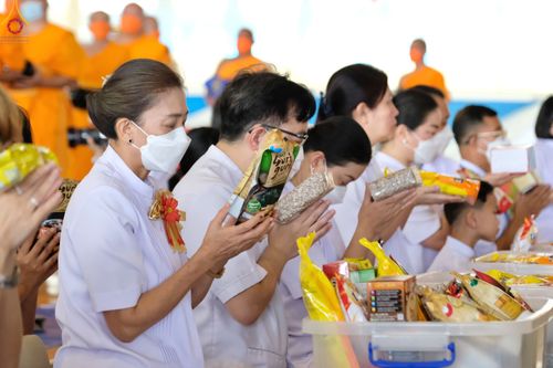 ภาพ No.81497:พิธีตักบาตร ข้าวสารอาหารแห้ง และพิธีบูชาข้าวพระ ณ สภาธรรมกายสากล วัดพระธรรมกาย วันเสาร์ที่ 3 มิถุนายน 2566
