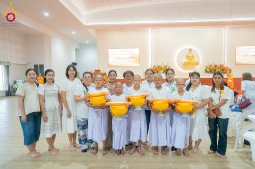 ภาพ No.318680:วันที่ 29 มีนาคม พ.ศ. 2569 พิธีเวียนประทักษิณ มอบผ้าไตร บรรพชาสามเณร  ณ ศูนย์อบรมเยาวชนกาญบุรี