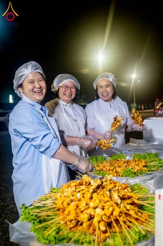 ภาพ No.297827:วันที่ 19 มกราคม พ.ศ. 2569 พิธีถวายภัตตาหารเป็นสังฆทาน แด่พระธรรมยาตรา ณ อนุสรณ์สถานบางปลา วัดบางปลา อำเภอบางเลน จังหวัดนครปฐม ในโครงการธรรมยาตรา กตัญญูบูชา มหาปูชนียาจารย์ พระมงคลเทพมุนี(สด จนฺทสโร) พระผู้ปราบมาร อนุสรณ์สถาน 7 แห่ง ปีที่ 14