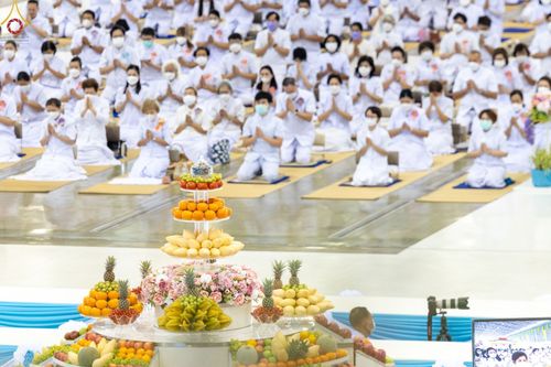 ภาพ No.65179:พิธีบูชาข้าวพระ และสาธุชนปฏิบัติธรรมร่วมกัน ในวันอาทิตย์ต้นเดือนที่ 4 ธันวาคม พ.ศ. 2565 ณ วัดพระธรรมกาย จ.ปทุมธานี