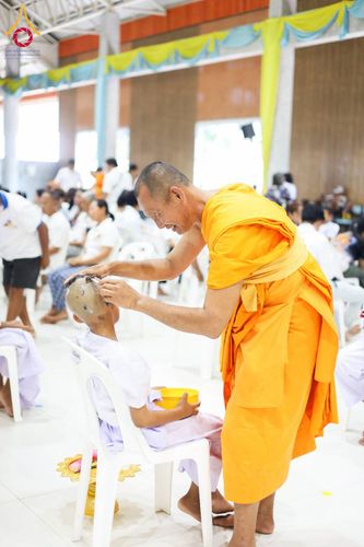 ภาพ No.317452:วันอาทิตย์ ที่ 29 มีนาคม พ.ศ.2569  พิธีปลงผม , พิธีขอขมามอบบาตรและผ้าไตร , พิธีบรรพชา ณ ศูนย์ปฏิบัติธรรมสมุทรปราการ จำนวน 42 รูป
