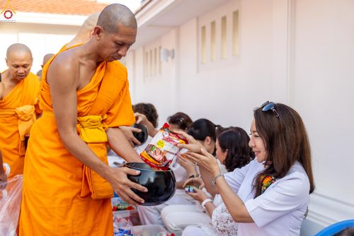 ภาพ No.297697:วันที่ 18 มกราคม พ.ศ. 2569 พิธีตักบาตรพระธรรมยาตรา ณ วัดโบสถ์บน ต.บางคูเวียง จ.นนทบุรี อนุสรณ์สถานลำดับที่ 4 สถานที่เกิดด้วยกายธรรม ในโครงการธรรมยาตรา กตัญญูบูชา มหาปูชนียาจารย์ พระมงคลเทพมุนี(สด จนฺทสโร) พระผู้ปราบมาร อนุสรณ์สถาน 7 แห่ง ปีที่ 14