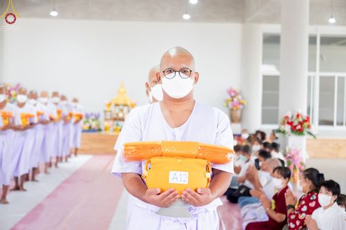 ภาพ No.65696:พิธีปลงผมและพิธีขอขมา มอบบาตรกับผ้าไตร ในโครงการอุปสมบทบูชาธรรม มหาปูชนียาจารย์ประจำปี 2565 ณ ศูนย์ปฎิบัติธรรมสมุทรปราการ(บางบ่อ)  วันอาทิตย์ที่ 20 พฤศจิกายน พ.ศ. 2565