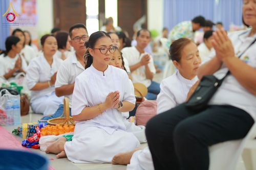 ภาพ No.321811:วันที่ 12 เมษายน พ.ศ.2569 ตักบาตรสงกรานต์ฉลองสามเณรใหม่  ณ ศูนย์ปฏิบัติธรรมระยอง(บ้านช่องลม)