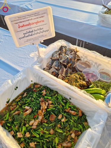 ภาพ No.106044:พิธีถวายภัตตาหารเป็นสังฆทาน แด่คณะพระธรรมยาตราฯ ในโครงการธรรมยาตรากตัญญูบูชา มหาปูชนียาจารย์ พระมงคลเทพมุนี(สด จนฺทสโร) พระผู้ปราบมาร อนุสรณ์สถาน 7 แห่ง ปีที่ 12 วันที่ 3 มกราคม พ.ศ. 2567 ณ อนุสรณ์สถานโลตัสแลนด์ จ.สุพรรณบุรี