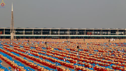 ภาพ No.323968:วันที่ 22 เมษายน พ.ศ.2569 (วันคุ้มครองโลก) พิธีถวายมหาสังฆทาน 40,000 กว่าวัดทั่วประเทศ ณ ลานธรรม พระมหาธรรมกายเจดีย์ วัดพระธรรมกาย