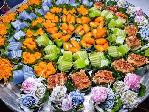 ภาพ No.106330:พิธีถวายภัตตาหารเป็นสังฆทาน แด่คณะพระธรรมยาตราฯ ในโครงการธรรมยาตรากตัญญูบูชา มหาปูชนียาจารย์ พระมงคลเทพมุนี(สด จนฺทสโร) พระผู้ปราบมาร อนุสรณ์สถาน 7 แห่ง ปีที่ 12 วันที่ 5 มกราคม พ.ศ. 2567 ณ อนุสรณ์สถานโลตัสแลนด์ จ.สุพรรณบุรี