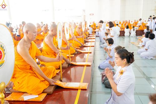 ภาพ No.348217:วันที่ 10 กันยายน พ.ศ.2569 พิธีสวดพระพุทธมนต์ และถวายภัตตาหารเป็นสังฆทาน เนื่องในวันครบ 26 ปี วันคล้ายละสังขาร คุณยายอาจารย์มหารัตนอุบาสิกาจันทร์ ขนนกยูง ณ หอฉันคุณยายอาจารย์ฯ วัดพระธรรมกาย