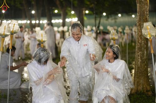 ภาพ No.89260:พิธีประดิษฐานรูปหล่อทองคำ  คุณยายอาจารย์มหารัตนอุบาสิกาจันทร์ ขนนกยูง ภายในมหาวิหารคุณยายอาจารย์ฯ เนื่องในวันครูผู้ค้นพบวิชชาธรรมกาย วันศุกร์ที่ 29 กันยายน พ.ศ. 2566 ณ วัดพระธรรมกาย จ.ปทุมธานี