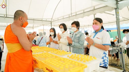 ภาพ No.70399:พิธีถวายภัตตาหารเป็นสังฆทาน แด่คณะพระธรรมยาตราฯ ในโครงการธรรมยาตราฯ ปีที่ 11 ณ อนุสรณ์สถานคลองบางนางแท่น อ.สามพราน จ.นครปฐม วันที่ 12 มกราคม พ.ศ. 2566