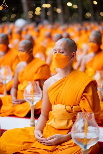 ภาพ No.69464:พิธีจุดประทีปถวายเป็นพุทธบูชา และบูชาธรรมมหาปูชนียาจารย์ ในโครงการธรรมยาตรากตัญญูบูชา มหาปูชนียาจารย์ พระมงคลเทพมุนี(สด จนฺทสโร) พระผู้ปราบมาร ปีที่ 11 ณ อนุสรณ์สถานมหาวิหารพระมงคลเทพมุนี อ.สองพี่น้อง จ.สุพรรณบุรี