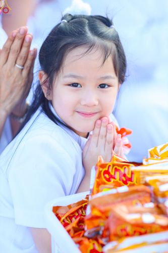 ภาพ No.284169:วันเสาร์ที่ 20 ธันวาคม พ.ศ.2568  พิธีตักบาตรพระ 10,000 รูป เนื่องในโอกาส 194 ปี จังหวัดกาญจนบุรี และอุทิศส่วนกุศลให้แด่บรรพชนทั้งหลาย บริเวณถนนสองแคว (Skywalk) เมืองกาญจนบุรี