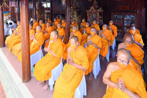 ภาพ No.71594:พระธรรมยาตรา ปฏิบัติศาสนกิจ ทำนุบำรุงศาสนสถาน, ปฏิบัติธรรม ร่วมกับชุมชน,นักเรียนเด็กดีวีสตาร์ และร่วมพิธีทอดผ้าป่าบำรุงศาสนสถาน ในโครงการธรรมยาตรากตัญญูบูชา มหาปูชนียาจารย์ พระมงคลเทพมุนี(สด จนฺทสโร) พระผู้ปราบมาร อนุสรณ์สถาน 7 แห่ง ปีที่ 11 ณ วัดสองพี่น