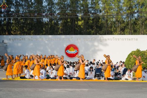 ภาพ No.70852:พิธีต้อนรับพระธรรมยาตรา ในโครงการธรรมยาตรากตัญญูบูชา มหาปูชนียาจารย์ พระมงคลเทพมุนี(สด จนฺทสโร) พระผู้ปราบมาร อนุสรณ์สถาน 7 แห่ง ปีที่ 11 วันที่ 14 มกราคม พ.ศ. 2566 ณ อนุสรณ์สถานลำดับที่ 3 สถานที่เกิดในเพศสมณะ วัดสองพี่น้อง อ.สองพี่น้อง จ.สุพรรณบุรี