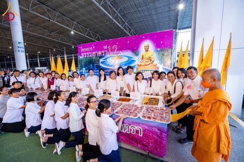 ภาพ No.121197:พิธีถวายภัตตาหารเป็นสังฆทาน แด่คณะพระธรรมยาตราฯ ในโครงการธรรมยาตรากตัญญูบูชา มหาปูชนียาจารย์ พระมงคลเทพมุนี(สด จนฺทสโร) พระผู้ปราบมาร อนุสรณ์สถาน 7 แห่ง ปีที่ 12 วันที่ 30 มกราคม พ.ศ. 2567 ณ สภาธรรมกายสากล วัดพระธรรมกาย
