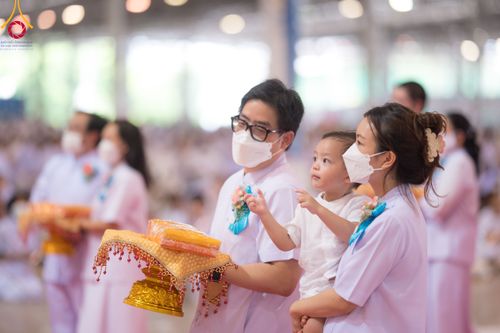 ภาพ No.92267:พิธีทอดกฐินธรรมชัยเพื่อสร้างอาคาร 115 ปี คุณยายอาจารย์มหารัตนอุบาสิกาจันทร์ ขนนกยูง อาทิตย์ต้นเดือนที่ 5 พฤศจิกายน พ.ศ. 2566 ณ วัดพระธรรมกาย จ.ปทุมธานี