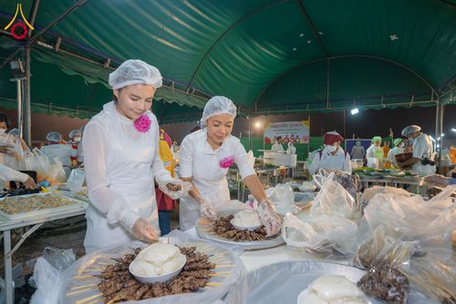 ภาพ No.300170:วันที่ 22 มกราคม พ.ศ. 2569 พิธีถวายภัตตาหารเป็นสังฆทาน แด่พระธรรมยาตรา ณ อนุสรณ์สถานบางปลา วัดบางปลา อำเภอบางเลน จังหวัดนครปฐม ในโครงการธรรมยาตรา กตัญญูบูชา มหาปูชนียาจารย์ พระมงคลเทพมุนี(สด จนฺทสโร) พระผู้ปราบมาร อนุสรณ์สถาน 7 แห่ง ปีที่ 14