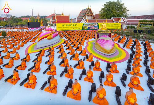 ภาพ No.294630:วันอาทิตย์ที่ 14 ธันวาคม พ.ศ.2568 พระธรรมยาตราปฏิบัติธรรมและถ่ายภาพหมู่ประวัติศาสตร์ ณ วัดสองพี่น้อง ต.ต้นตาล อ.สองพี่น้อง จ.สุพรรณบุรี ในโครงการธรรมยาตรา กตัญญูบูชา มหาปูชนียาจารย์ พระมงคลเทพมุนี(สด จนฺทสโร) พระผู้ปราบมาร อนุสรณ์สถาน 7 แห่ง ปีที่ 14