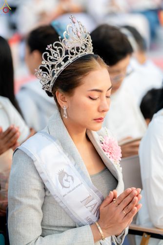 ภาพ No.302607:วันที่ 24 มกราคม พ.ศ. 2569 พิธีตักบาตรพระธรรมยาตรา(ภาพชุดที่ 2) ณ อนุสรณ์สถานลำดับที่ 5 สถานที่เผยแผ่วิชชาธรรมกายครั้งแรก อนุสรณ์สถานบางปลา วัดบางปลา อำเภอบางเลน จังหวัดนครปฐม ในโครงการธรรมยาตรา กตัญญูบูชา มหาปูชนียาจารย์ พระมงคลเทพมุนี(สด จนฺทสโร) พระผู