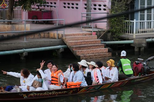 ภาพ No.294936:วันที่ 14 มกราคม พ.ศ. 2569 พิธีต้อนรับพระธรรมยาตรา อนุสรณ์สถานลำดับที่ 4  สถานที่เกิดด้วยกายธรรม ณ วัดโบสถ์บน ต.บางคูเวียง จ.นนทบุรี ในโครงการธรรมยาตรา กตัญญูบูชา มหาปูชนียาจารย์ พระมงคลเทพมุนี(สด จนฺทสโร) พระผู้ปราบมาร อนุสรณ์สถาน 7 แห่ง ปีที่ 14