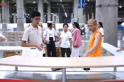 ภาพ No.323257:วันที่ 20 เมษายน พ.ศ.2569 การเตรียมงานของบุคลากรทางการแพทย์ , จุดลงทะเบียนพระสังฆาธิการ , วางกล่องไทยธรรม เพื่องานถวายมหาสังฆทาน 40,000 กว่าวัดทั่วประเทศ วันคุ้มครองโลก 22 เมษายน พ.ศ.2569 วัดพระธรรมกาย
