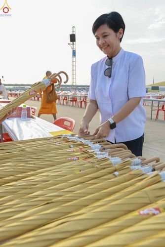 ภาพ No.322631:วันที่ 17 เมษายน พ.ศ.2569 การเรียงกล่องไทยธรรม เรียงน้ำดื่ม เรียงร่ม ณ ลานธรรมพระมหาธรรมกายเจดีย์ เพื่องานถวายมหาสังฆทาน 40,000 กว่าวัดทั่วประเทศ วันคุ้มครองโลก 22 เมษายน พ.ศ.2569 วัดพระธรรมกาย