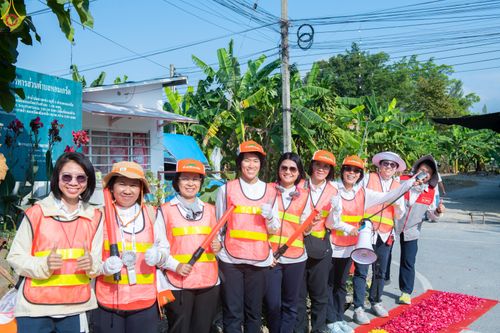 ภาพ No.300595:ภาพเบื้องหลังอาสาสมัครรวมใจ ชุดที่ 3 ในโครงการธรรมยาตรา กตัญญูบูชา มหาปูชนียาจารย์ พระมงคลเทพมุนี(สด จนฺทสโร) พระผู้ปราบมาร อนุสรณ์สถาน 7 แห่ง ปีที่ 14