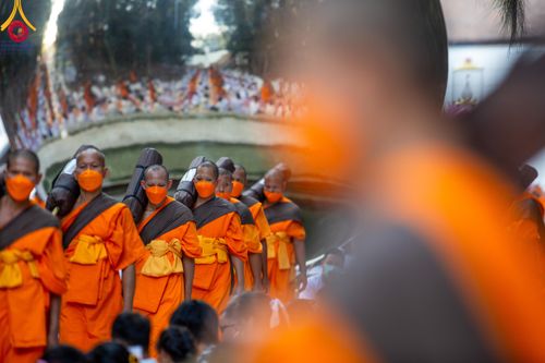 ภาพ No.106205:พิธีต้อนรับพระธรรมยาตรา ชุด 2 ในโครงการธรรมยาตรากตัญญูบูชา มหาปูชนียาจารย์  พระมงคลเทพมุนี(สด จนฺทสโร) พระผู้ปราบมาร  อนุสรณ์สถาน 7 แห่ง ปีที่ 12  วันที่ 3 มกราคม พ.ศ. 2567  ณ อนุสรณ์สถานโลตัสแลนด์ จ.สุพรรณบุรี
