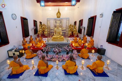 ภาพ No.73455:พิธีจุดประทีปถวายเป็นพุทธบูชา และบูชาธรรมมหาปูชนียาจารย์ ในโครงการธรรมยาตรากตัญญูบูชา มหาปูชนียาจารย์ พระมงคลเทพมุนี(สด จนฺทสโร) พระผู้ปราบมาร ปีที่ 11 ณ อนุสรณ์สถานลำดับที่ 4 สถานที่เกิดด้วยกายธรรม วัดโบสถ์ (บน) บางคูเวียง อ.บางกรวย จ.นนทบุรี วันที่ 21 