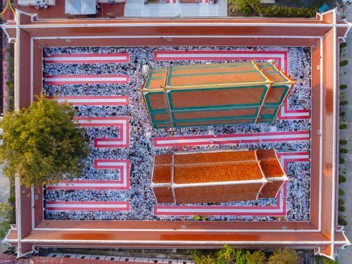 ภาพ No.294452:วันที่ 14 มกราคม พ.ศ. 2569 พิธีตักบาตรพระธรรมยาตรา ณ วัดสองพี่น้อง ต.ต้นตาล อ.สองพี่น้อง จ.สุพรรณบุรี ในโครงการธรรมยาตรา กตัญญูบูชา มหาปูชนียาจารย์ พระมงคลเทพมุนี(สด จนฺทสโร) พระผู้ปราบมาร อนุสรณ์สถาน 7 แห่ง ปีที่ 14