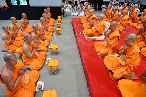 ภาพ No.137840:พิธีอุปสมบทสามเณรอุทิศชีวิต 11 รูป วันวิสาขบูชา พุธที่ 22 พฤษภาคม พ.ศ.2567 ณ อุโบสถ วัดพระธรรมกาย