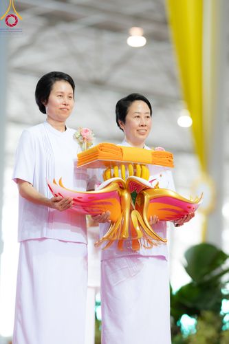 ภาพ No.92318:พิธีทอดกฐินธรรมชัยเพื่อสร้างอาคาร 115 ปี คุณยายอาจารย์มหารัตนอุบาสิกาจันทร์ ขนนกยูง อาทิตย์ต้นเดือนที่ 5 พฤศจิกายน พ.ศ. 2566 ณ วัดพระธรรมกาย จ.ปทุมธานี