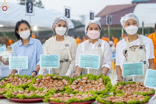 ภาพ No.71062:พิธีถวายภัตตาหารเป็นสังฆทาน แด่คณะพระธรรมยาตราฯ ในโครงการธรรมยาตราฯ ปีที่ 11 ณ อนุสรณ์สถานคลองบางนางแท่น อ.สามพราน จ.นครปฐม วันที่ 13 มกราคม พ.ศ. 2566