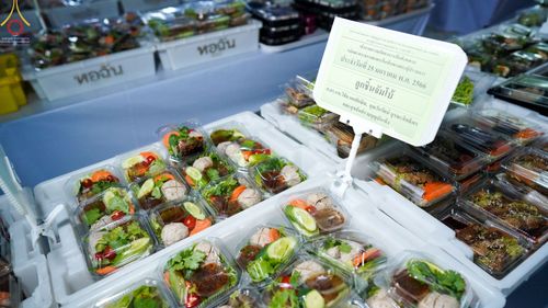 ภาพ No.74173:พิธีถวายภัตตาหารเป็นสังฆทาน แด่คณะพระธรรมยาตราฯ ในโครงการธรรมยาตรากตัญญูบูชา มหาปูชนียาจารย์ พระมงคลเทพมุนี(สด จนฺทสโร) พระผู้ปราบมาร อนุสรณ์สถาน 7 แห่ง ปีที่ 11 วันที่ 25 มกราคม พ.ศ. 2566