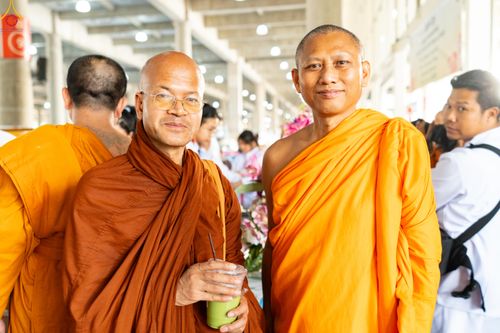 ภาพ No.323498:วันที่ 22 เมษายน พ.ศ.2569(วันคุ้มครองโลก) งานถวายมหาสังฆทาน 40,000 กว่าวัดทั่วประเทศ การเดินทางเข้าวัด , การต้อนรับปฏิสันถารพระสังฆาธิการ  ,  การจัดเตรียมภัตตาหาร , การลงทะเบียน
