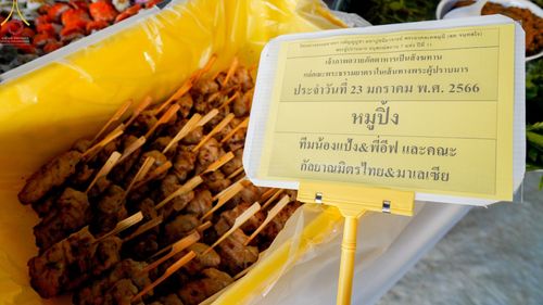 ภาพ No.73931:พิธีถวายภัตตาหารเป็นสังฆทาน แด่คณะพระธรรมยาตราฯ ในโครงการธรรมยาตรากตัญญูบูชา มหาปูชนียาจารย์ พระมงคลเทพมุนี(สด จนฺทสโร) พระผู้ปราบมาร อนุสรณ์สถาน 7 แห่ง ปีที่ 11 วันที่ 23 มกราคม พ.ศ. 2566