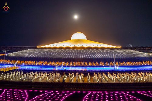 ภาพ No.81841:พิธีจุดวิสาขประทีปและเวียนประทักษิณ เนื่องในวันวิสาขบูชา วันเสาร์ที่ 3 มิถุนายน 2566 ณ ลานธรรมพระมหาธรรมกายเจดีย์ วัดพระธรรมกาย จ.ปทุมธานี